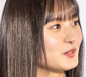 乃木坂46遠藤さくらの空振りで、新キャプテン・梅澤美波が“罰ドリンク”の餌食に