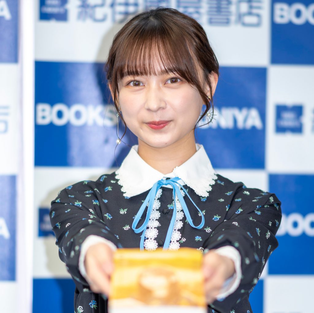 乃木坂46鈴木絢音が書籍「言葉の海をさまよう」(幻冬舎)発売記念取材会に出席