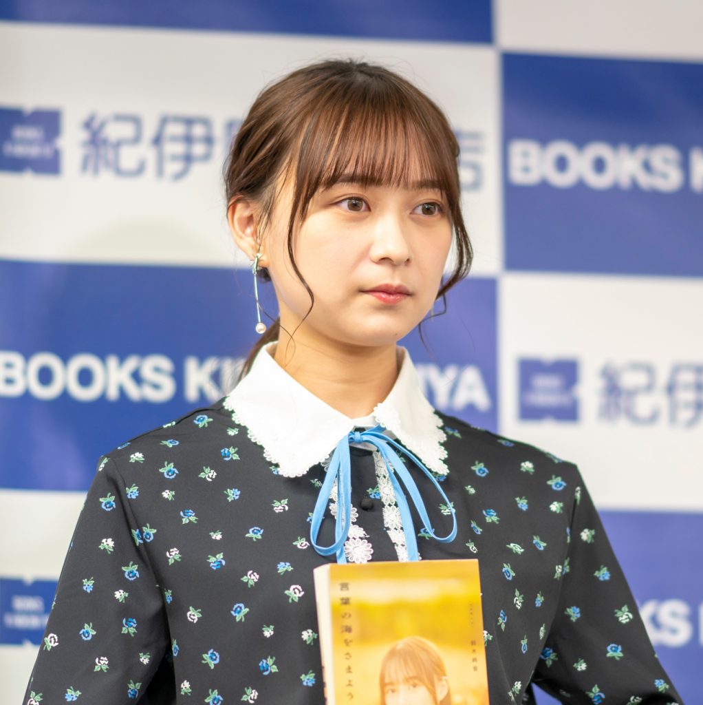 乃木坂46鈴木絢音が書籍「言葉の海をさまよう」(幻冬舎)発売記念取材会に出席