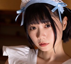 グラビアアイドル峰尾こずえ、色っぽいポーズで“お兄ちゃん”にアプローチ