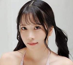 グラビアアイドル林優月、フレッシュな桃色ボディー披露