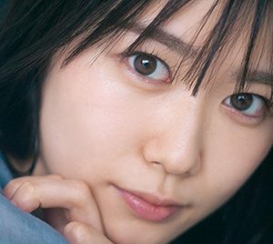 日向坂46“新センター”丹生明里、表紙＆巻頭グラビアを飾る