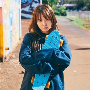 日向坂46加藤史帆、“やんちゃかとし”な1枚解禁！1st写真集より先行カット到着