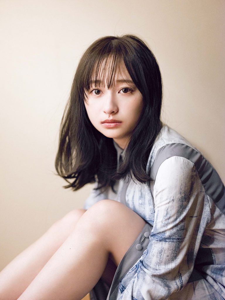 日向坂46影山優佳1st写真集「知らないことだらけ」楽天ブックス版裏表紙