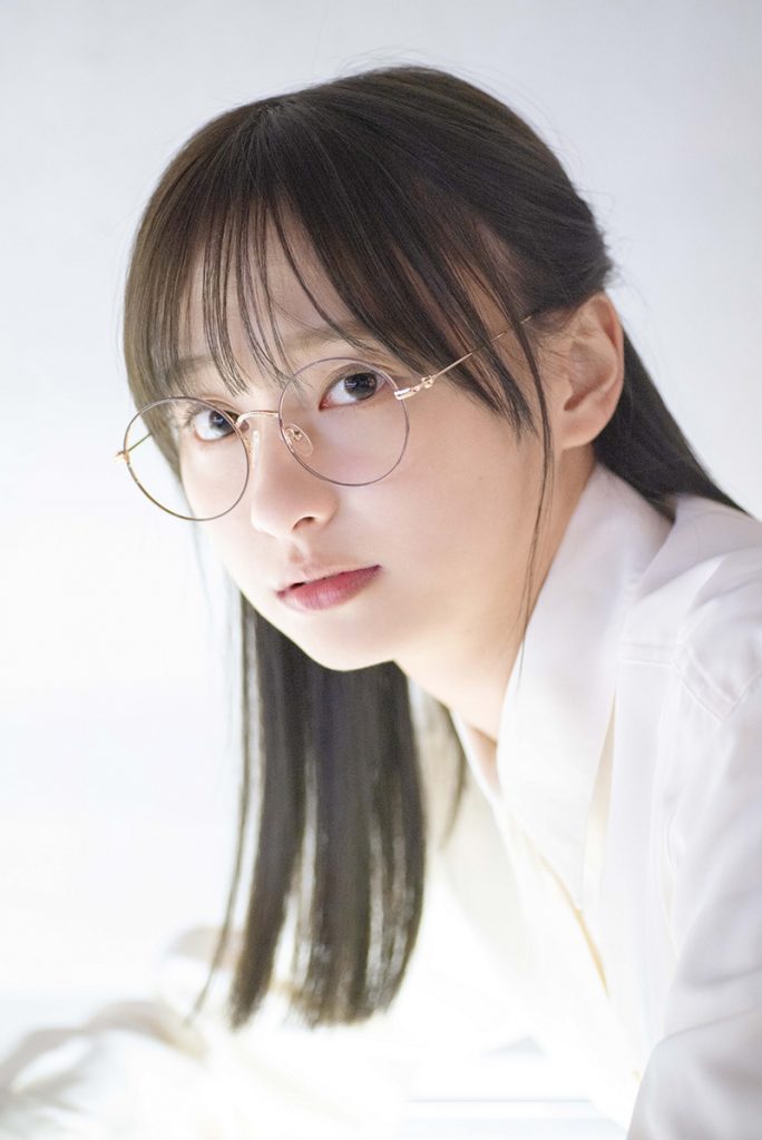 日向坂46影山優佳1st写真集「知らないことだらけ」TSUTAYA版裏表紙