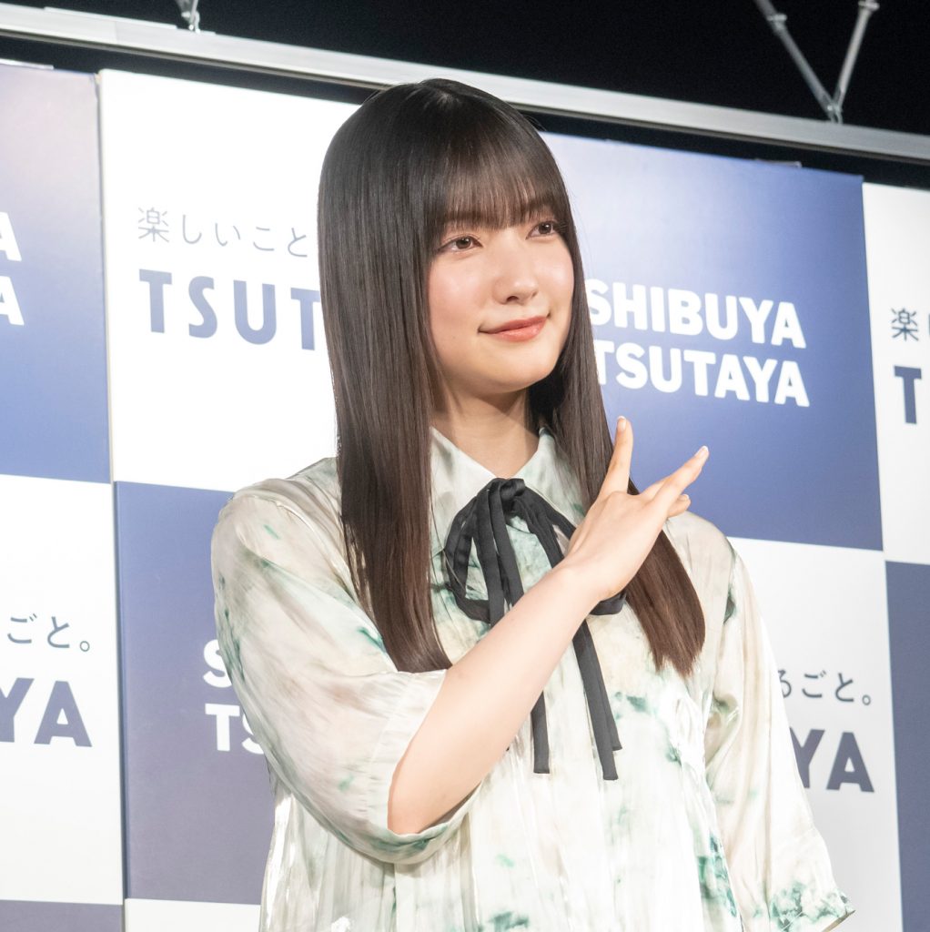 櫻坂46・大園玲が「1st写真集　半分光、半分影」(光文社)発売記念お披露目会見に出席