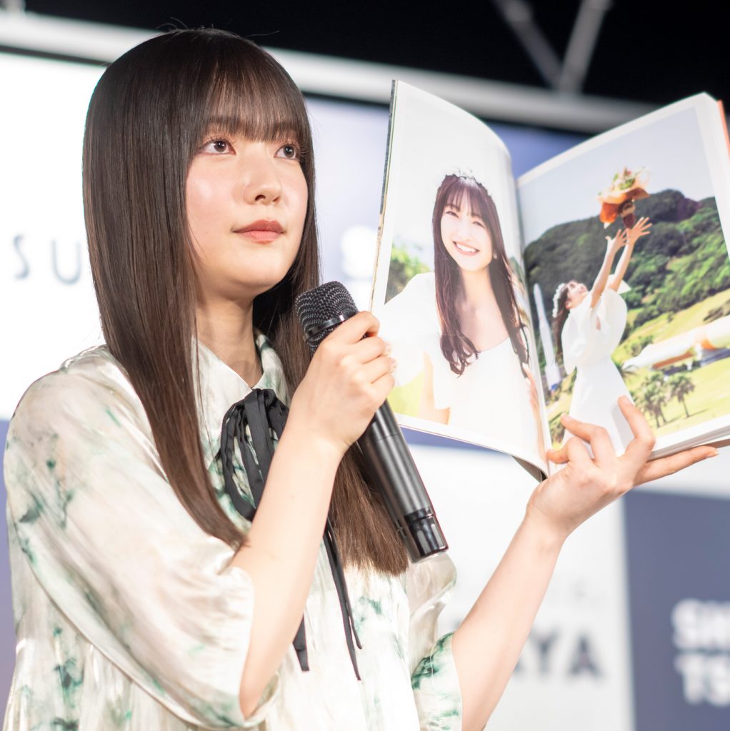 櫻坂46・大園玲が「1st写真集　半分光、半分影」(光文社)発売記念お披露目会見に出席