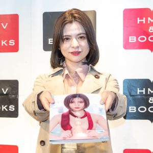 “令和のM字クイーン”グラビアアイドル紅羽祐美、夢だった写真集発売「諦めないでこのお仕事しててよかった」