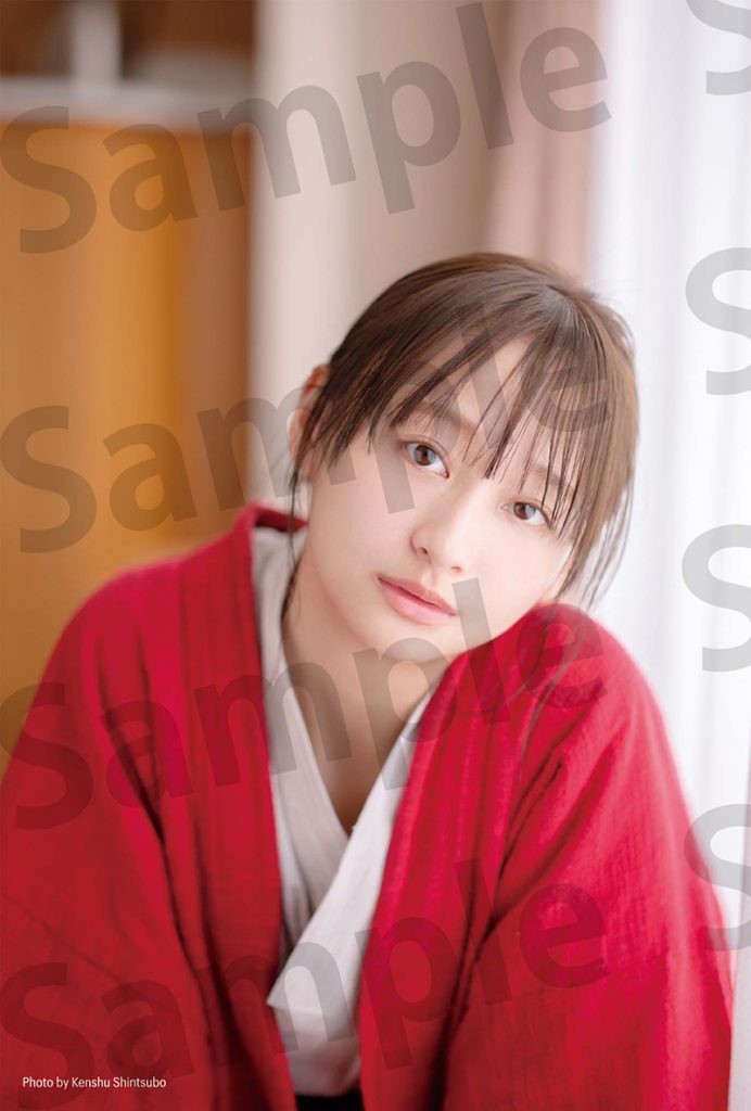 日向坂46影山優佳1st写真集「知らないことだらけ」より「星野書店」限定特典ポストカード