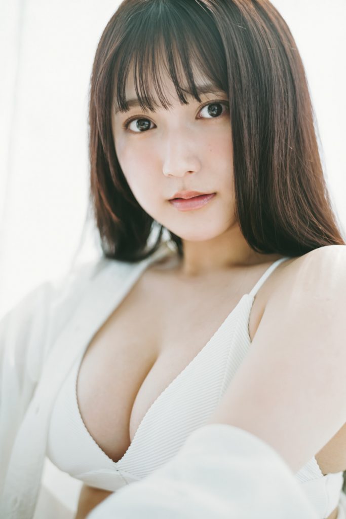 「BUBKA6月号」に登場しているAKB48・鈴木くるみ