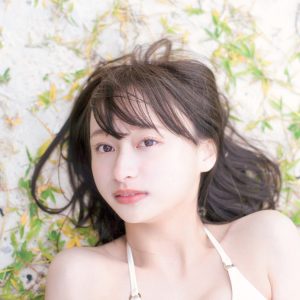 日向坂46影山優佳、透き通るような透明感あふれる姿を披露…1st写真集「知らないことだらけ」より封入特典ポストカード第1弾公開