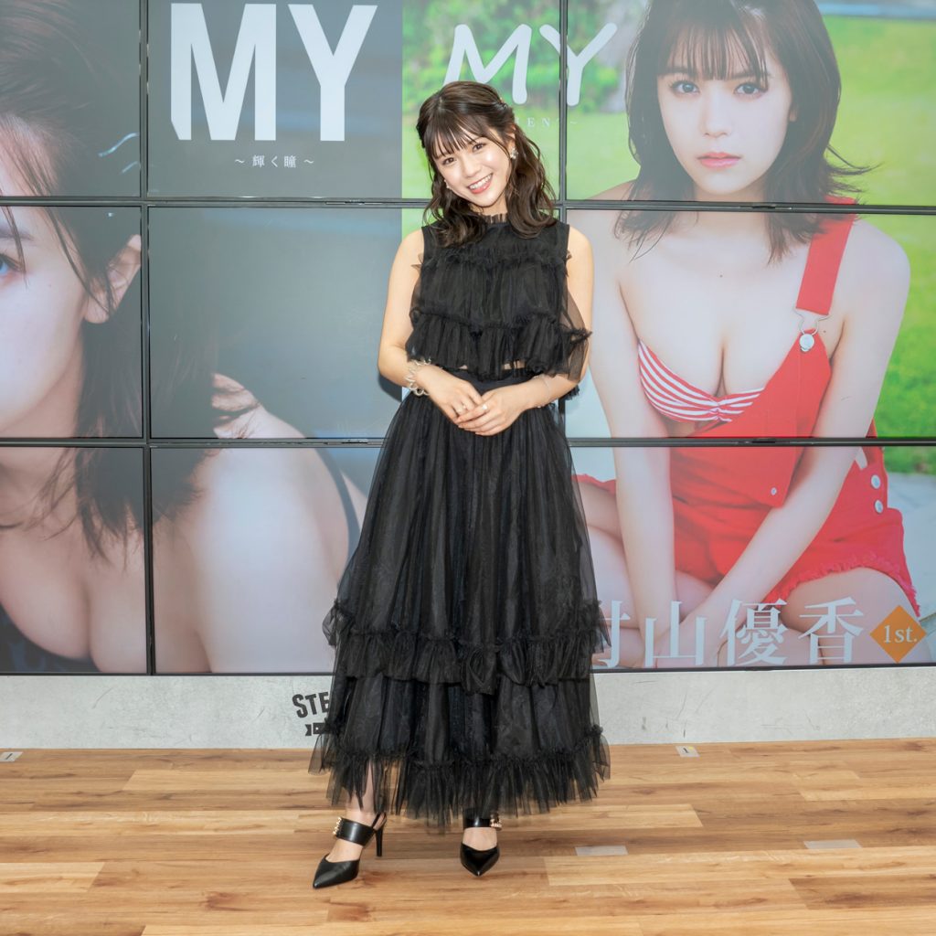 写真集「MY～輝く瞳～村山優香1st.写真集」(彩文館出版)、DVD「MY～MOMENT～」(エスデジタル)発売記念取材会より