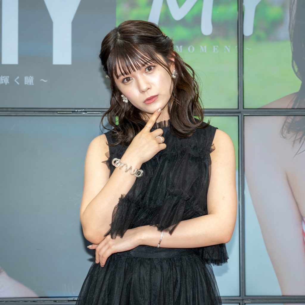 村山優香写真集「MY～輝く瞳～」(彩文館出版)、DVD「MY～MOMENT～」(エスデジタル)発売記念取材会より