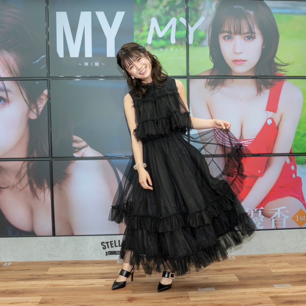 写真集「MY～輝く瞳～村山優香1st.写真集」(彩文館出版)、DVD「MY～MOMENT～」(エスデジタル)発売記念取材会より