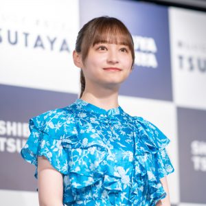 日向坂46影山優佳「泣いてないです」サプライズ花束＆ケーキに感極まる