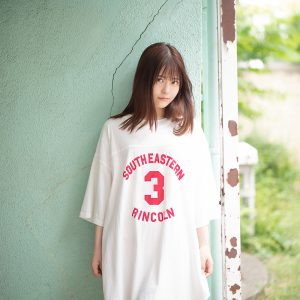 「FRUITS ZIPPER」月足天音、あどけないTシャツ姿から大人の魅力あふれる水着姿まで