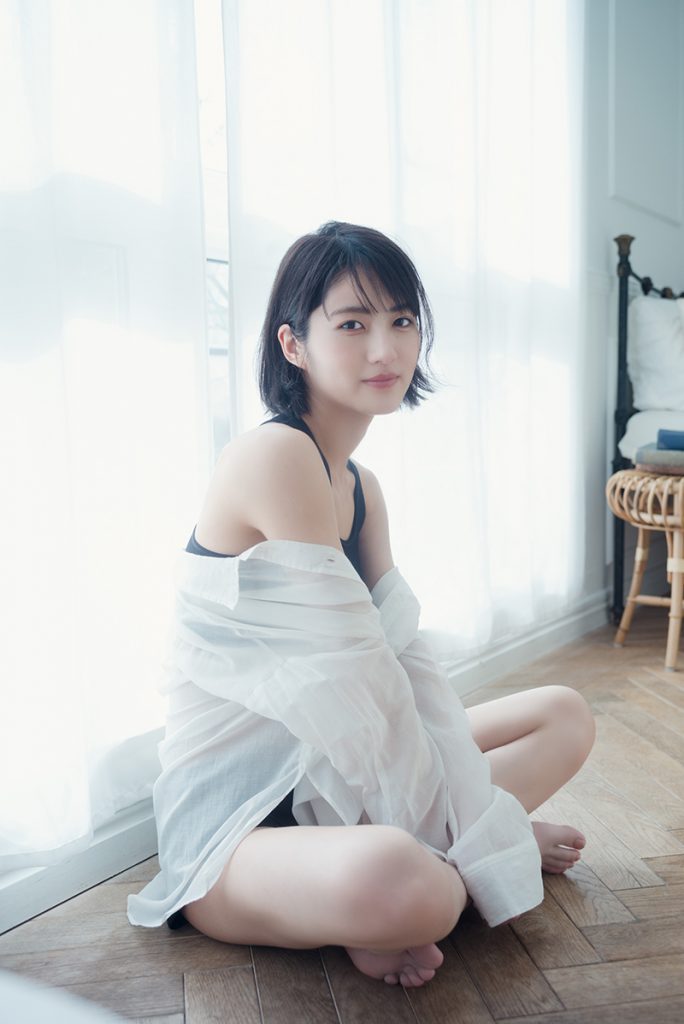 若月佑美フォトエッセイ「履きなれない靴を履き潰すまで」より