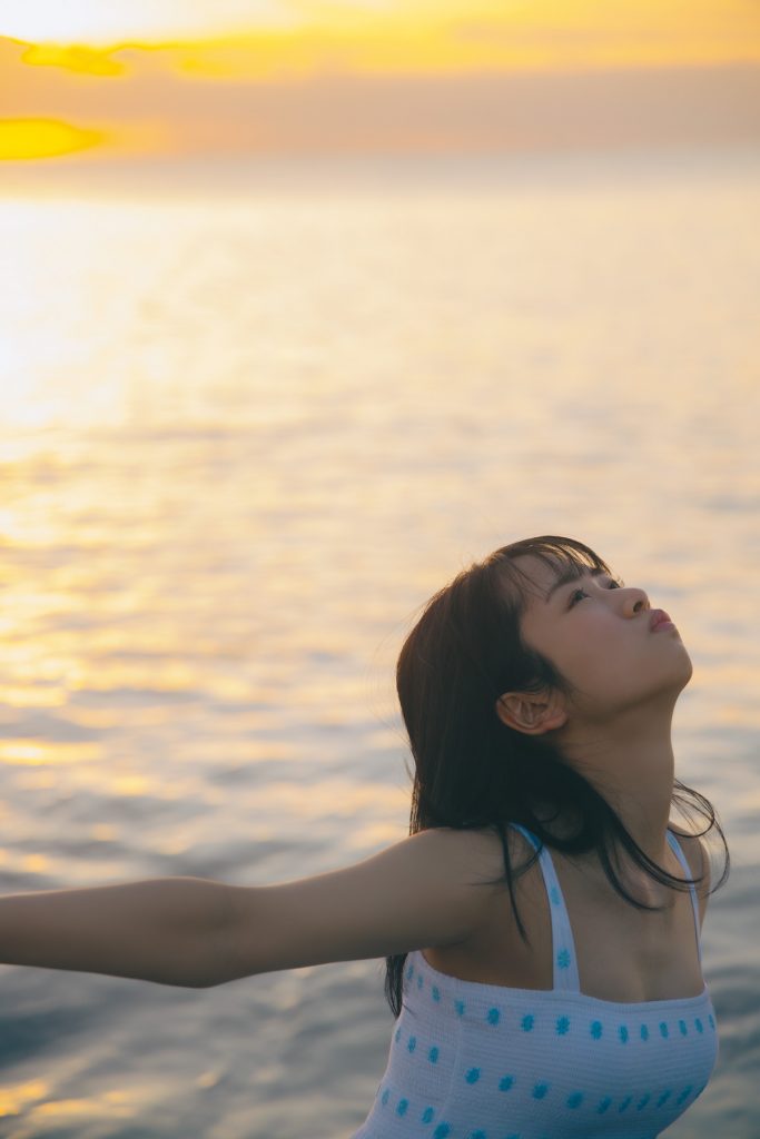 日向坂46上村ひなのソロ写真集「そのままで」より