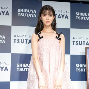 松平璃子、1st写真集「りこぴ」を発売！自らバニーガール衣装を提案