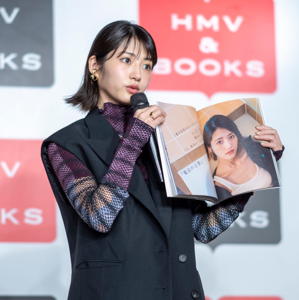 若月佑美1stフォトブック「履きなれない靴を履き潰すまで」出版記念取材会より