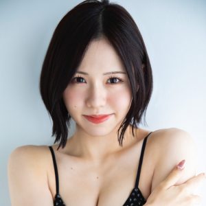 SKE48佐藤佳穂、“えちえちお姉さん”が久しぶりに水着姿で登場