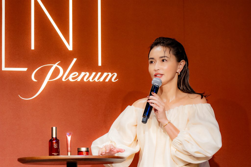 「N organic Plenum」新シリーズ発表会に出席した長谷川京子