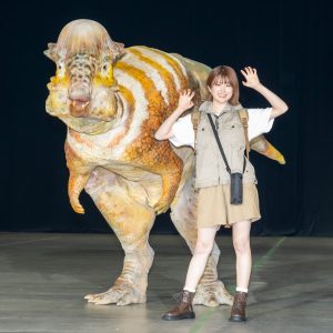 “サファリガイド役”の樋口日奈「一つ一つのドラマにも注目して」DINO SAFARI GIGANTオープニングセレモニーに登壇