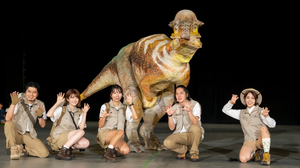 「DINO SAFARI GIGANT」オープニングセレモニーに出席した山本匠馬、樋口日奈、中村麻里子、白又敦、篠原かをり