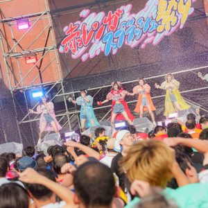 FES☆TIVE、水しぶきと開放的な空間の中で見せた大熱狂のパフォーマンス