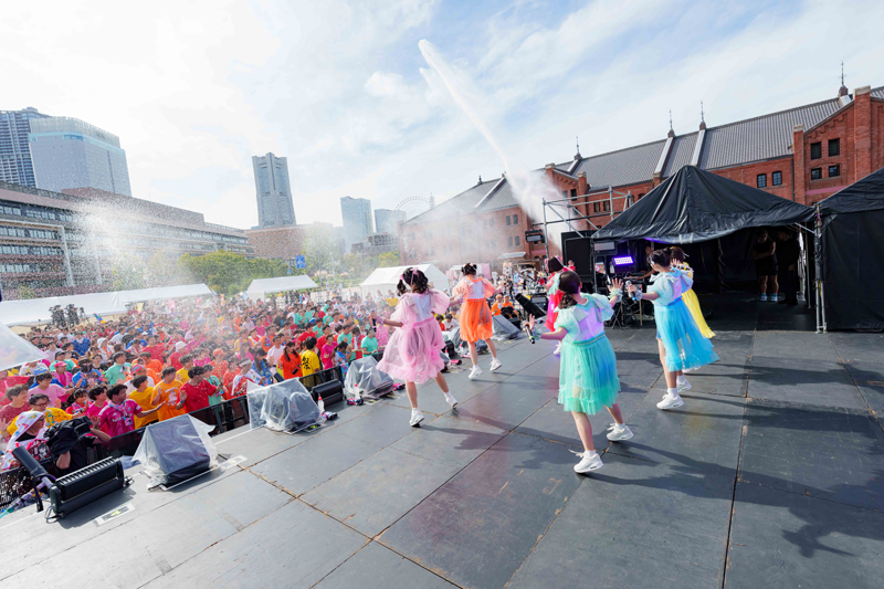 「赤レンガ スプラッシュ祭」を開催したFES☆TIVE／Photo:ポテ ヤマムラ