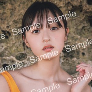 乃木坂46遠藤さくら、美しいデコルテラインを披露！1st写真集「可憐」より封入特典ポストカード第2弾公開