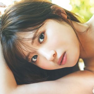 古田愛理「週プレ」に登場！花やレース、クッションと共に…やわらかい雰囲気のグラビアショット