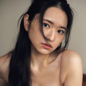 ミュージカル女優・小南満佑子「週プレ」に登場！華やかで美しいグラビアショット