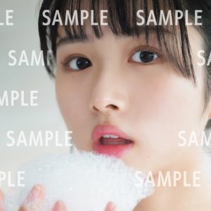 日向坂46上村ひなの、泡風呂の泡と戯れるおちゃめな姿を披露