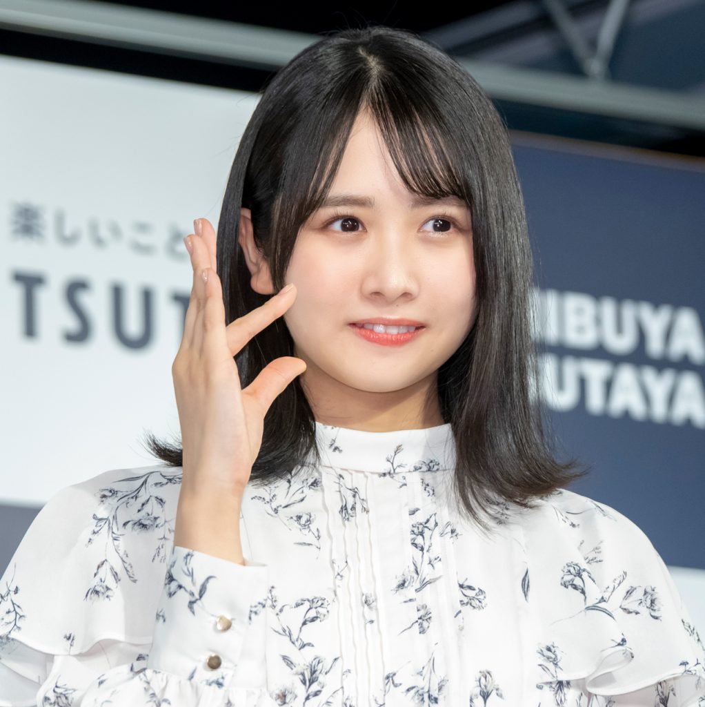 日向坂46・上村ひなのソロ写真集「そのままで」発売記念記者会見より