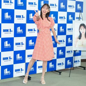 志田音々、色鮮やかなワンピースで登壇「お姫様のイメージなんですけど…」