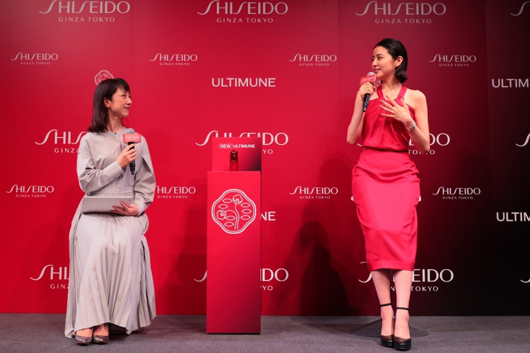 「SHISEIDO 新美容液『アルティミューン』発表会」に出席した長澤まさみ