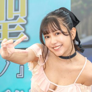 グラビアアイドル鈴木聖、ポニーテール姿でキュートなスタイルを披露