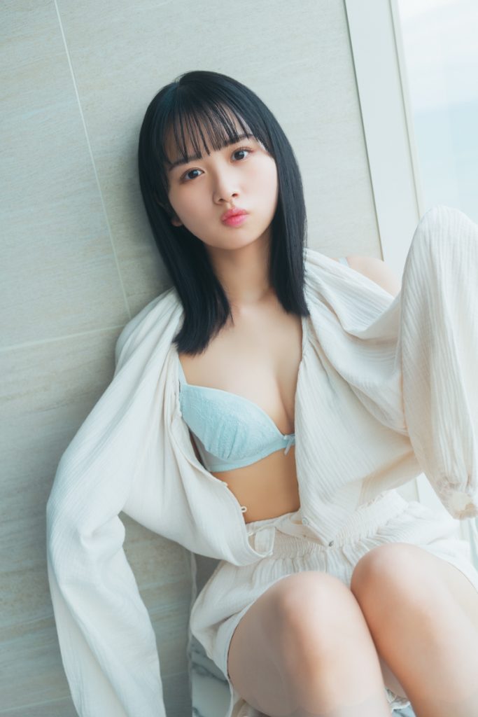 日向坂46上村ひなの1st写真集「そのままで」より