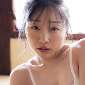 須田亜香里フォトエッセイ『がんこ』より純白ランジェリーショット解禁