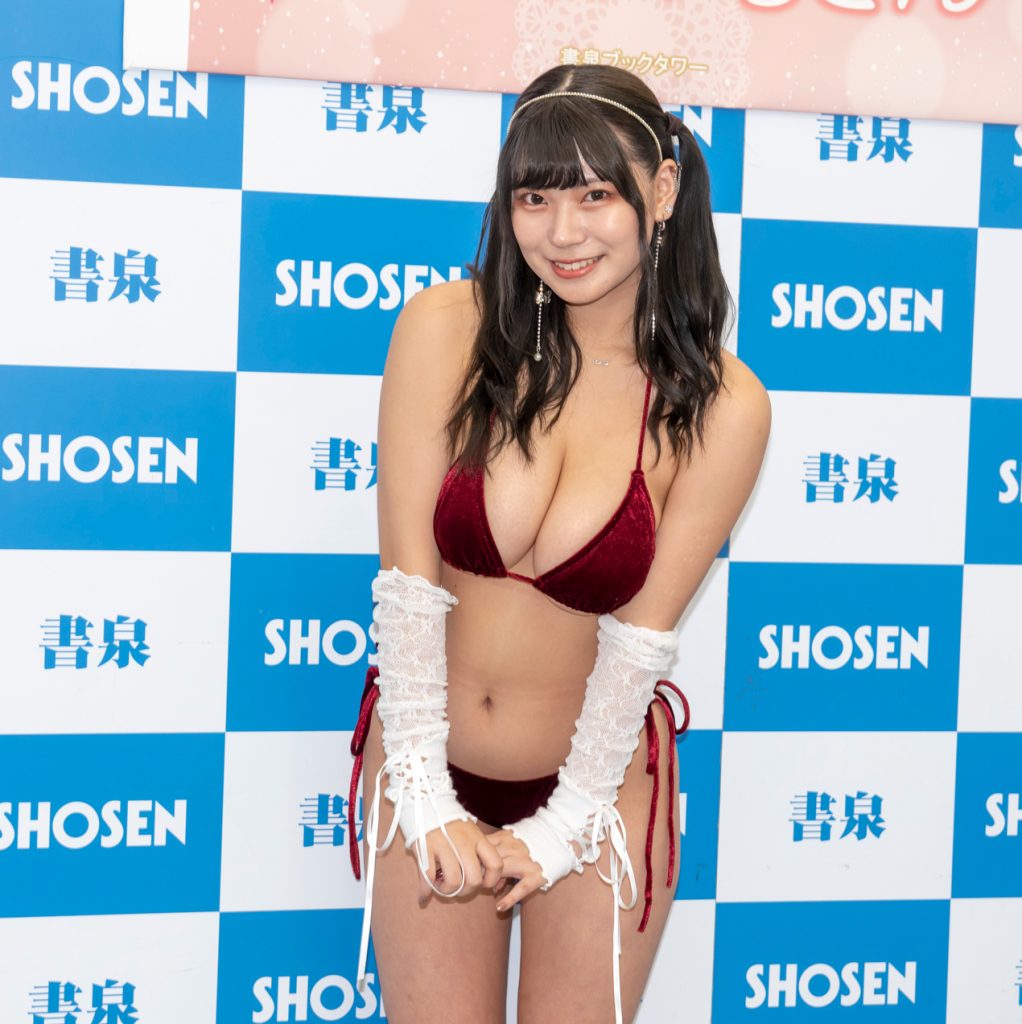 大葉めも1st写真集「ラストメモリー」(双葉社)取材会より