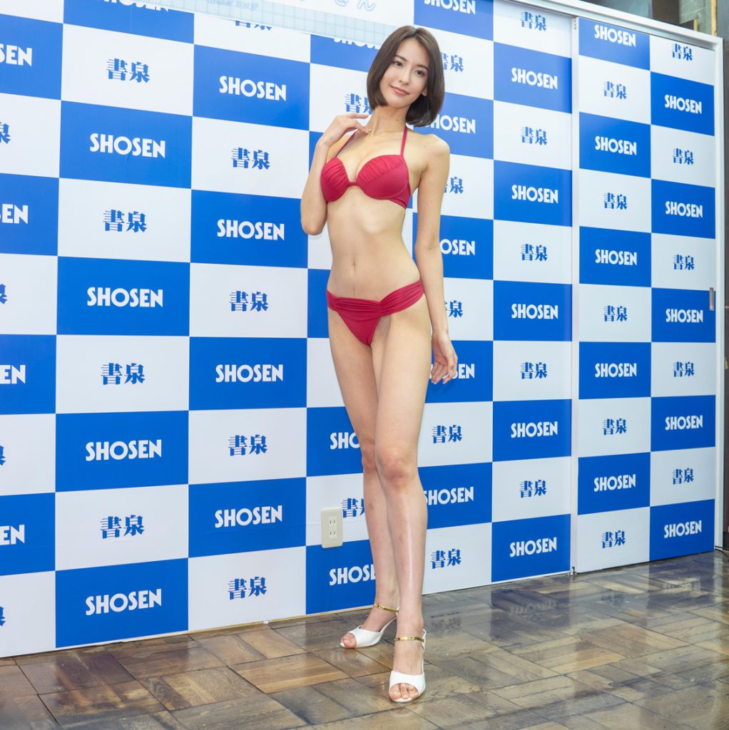 奈月セナ写真集「senaism」発売記念取材会より