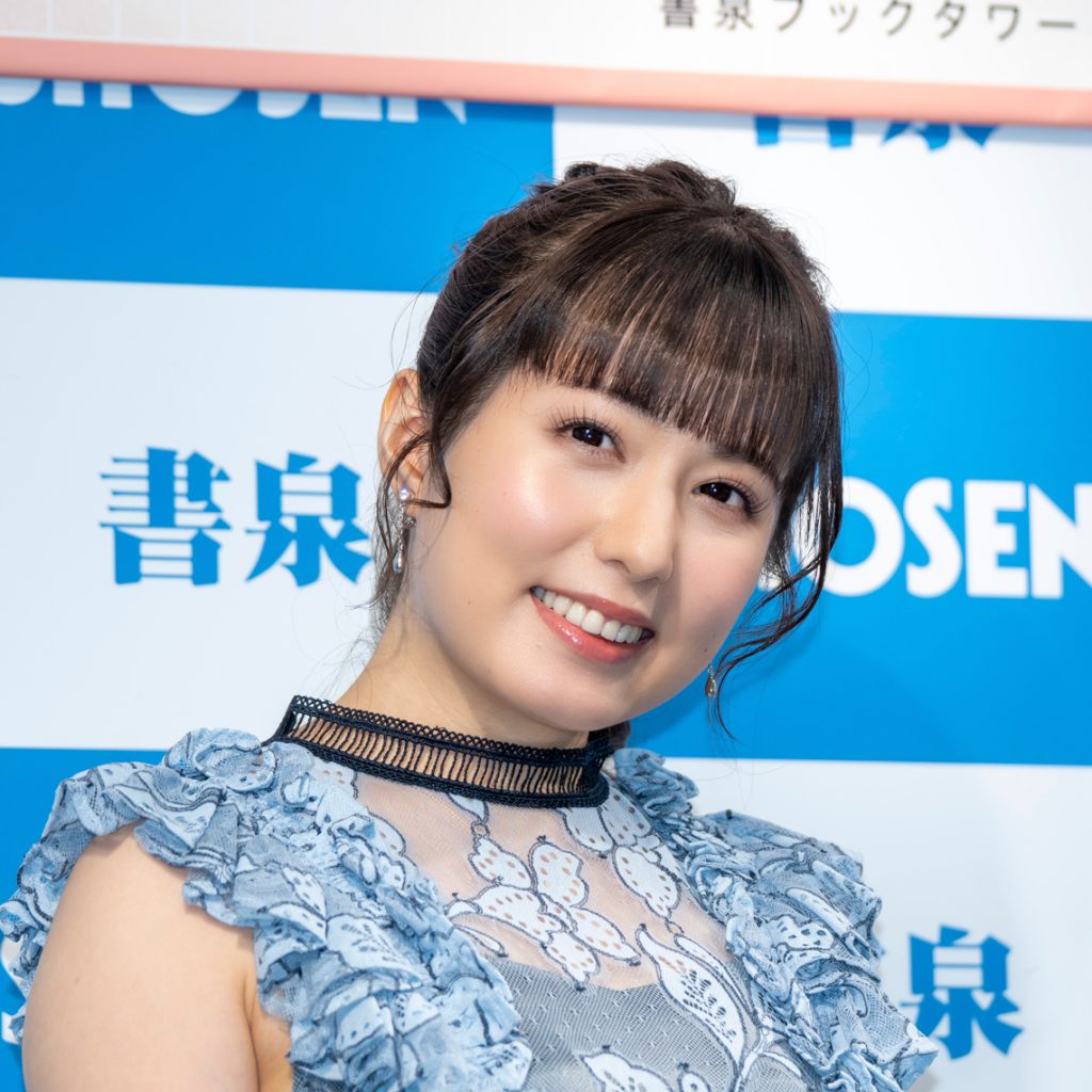 写真集「記憶の雫」(講談社)取材会に出席した前田美里