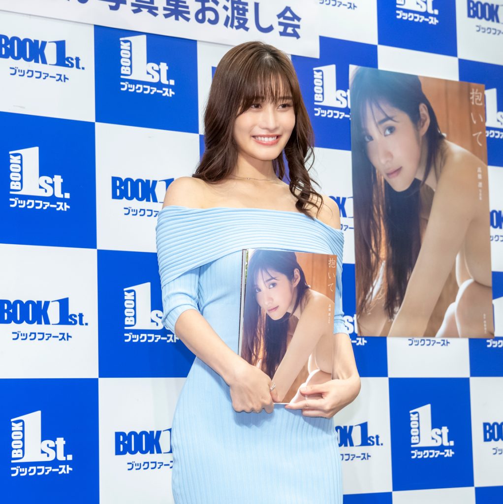 高橋凛写真集「抱いて」(ワニブックス)取材会より