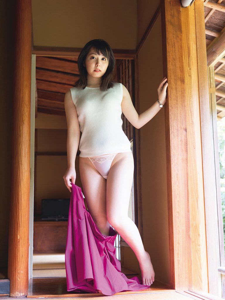 前田美里写真集「記憶の雫」より