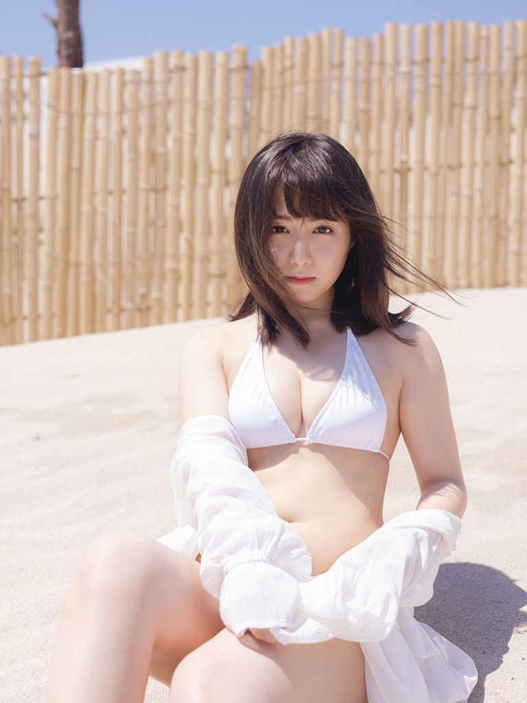 前田美里写真集「記憶の雫」より