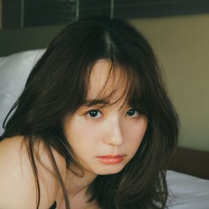 デビュー20周年 小池里奈、30歳の節目で魅せるグラビアショット