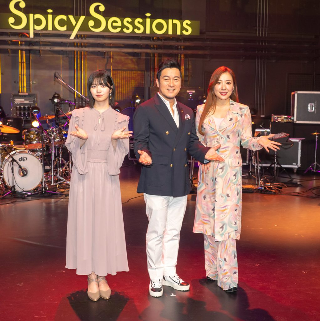 「Spicy Sessions」囲み取材に応じた中西アルノ(乃木坂46／サブMC)、黒沢薫(ゴスペラーズ／MC)、平原綾香(初回ゲスト)