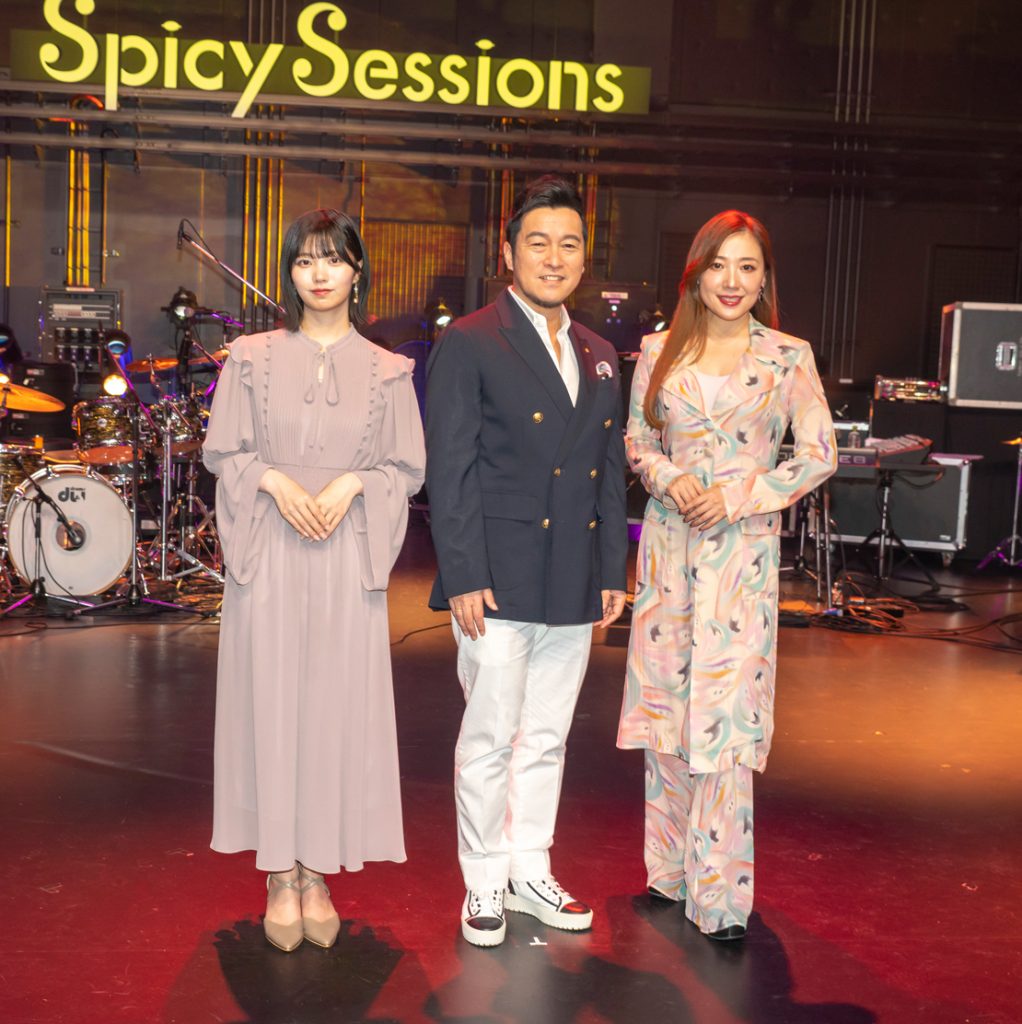 「Spicy Sessions」(TBSチャンネル1)囲み取材に応じた中西アルノ(乃木坂46／サブMC)、黒沢薫(ゴスペラーズ／MC)、平原綾香(初回ゲスト)