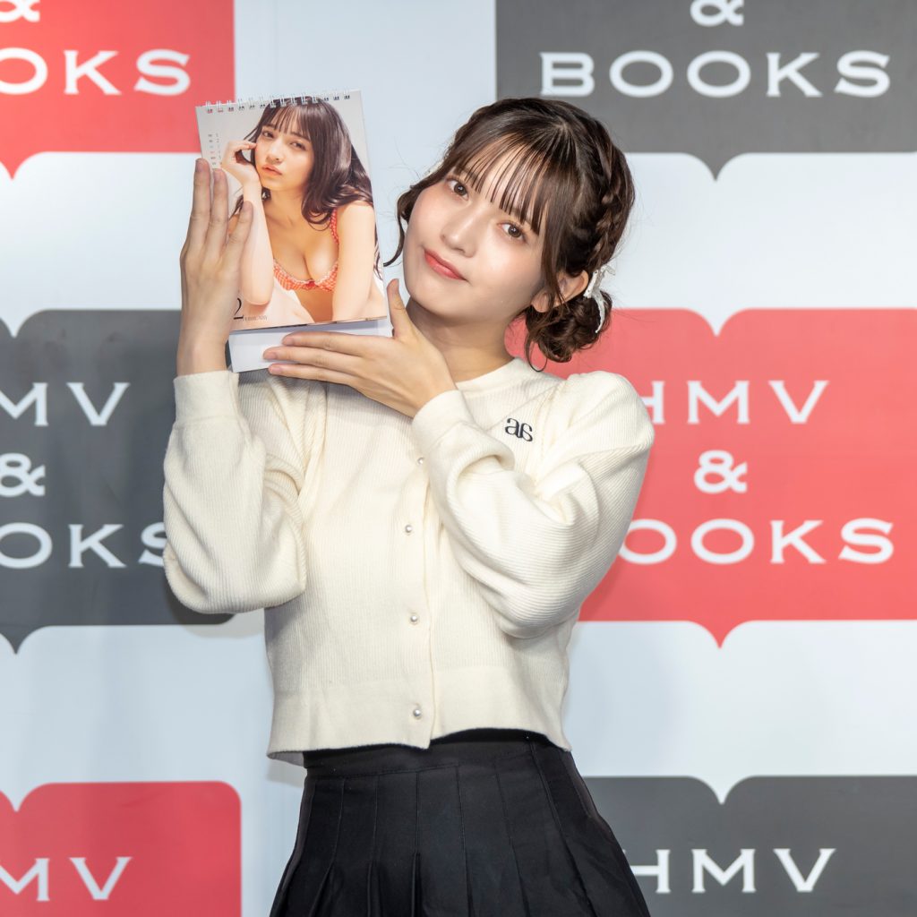 黒嵜菜々子「2024年 カレンダー」発売記念取材会より